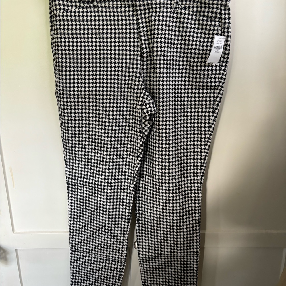 Old Navy Pixie pants size 10 petite. New with tag